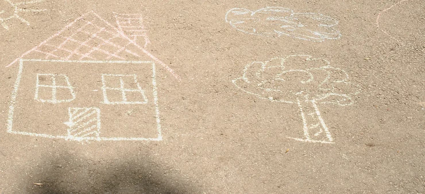 craie sur cours de récréation